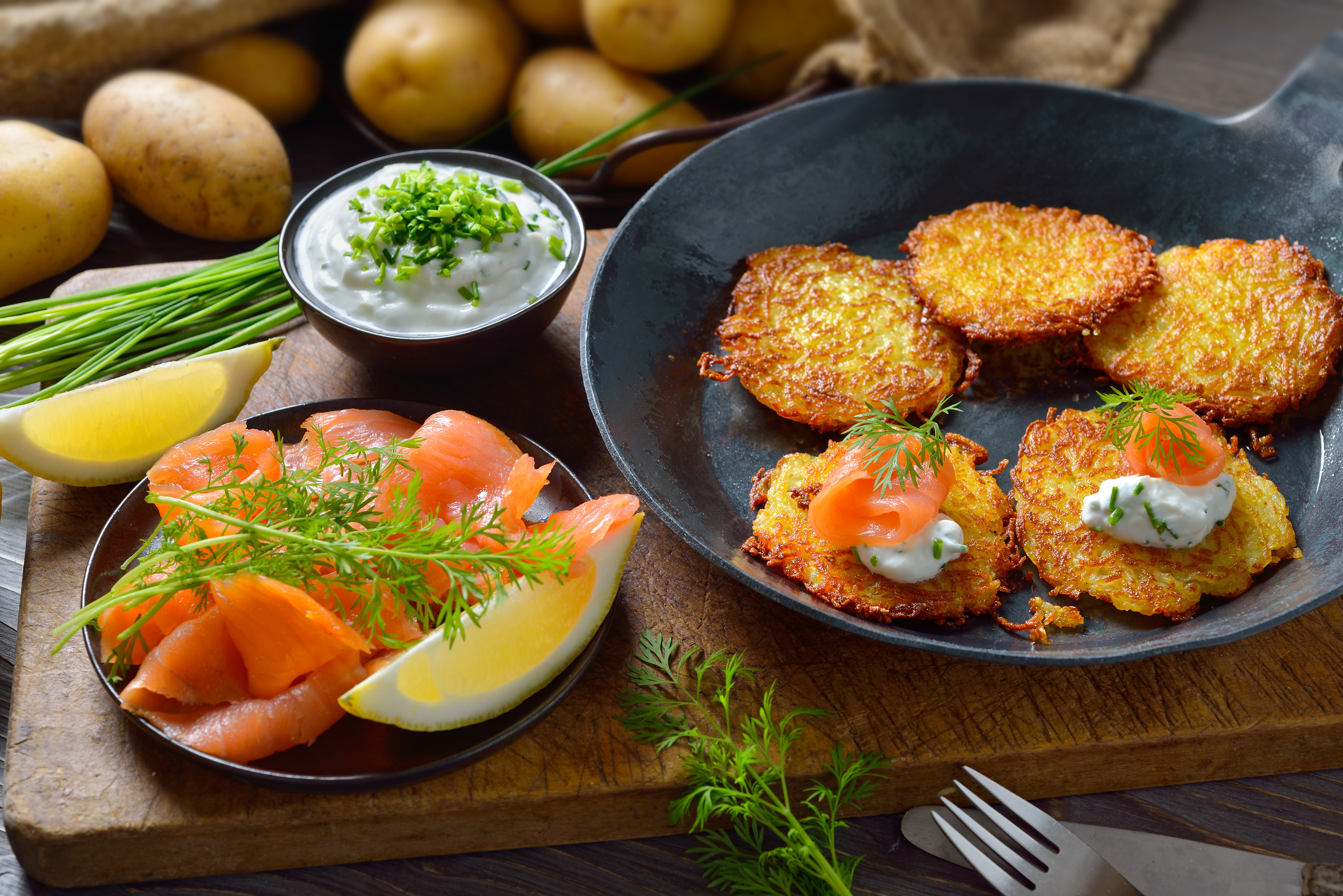 Lachs auf Kartoffelrösti mit Limettencreme